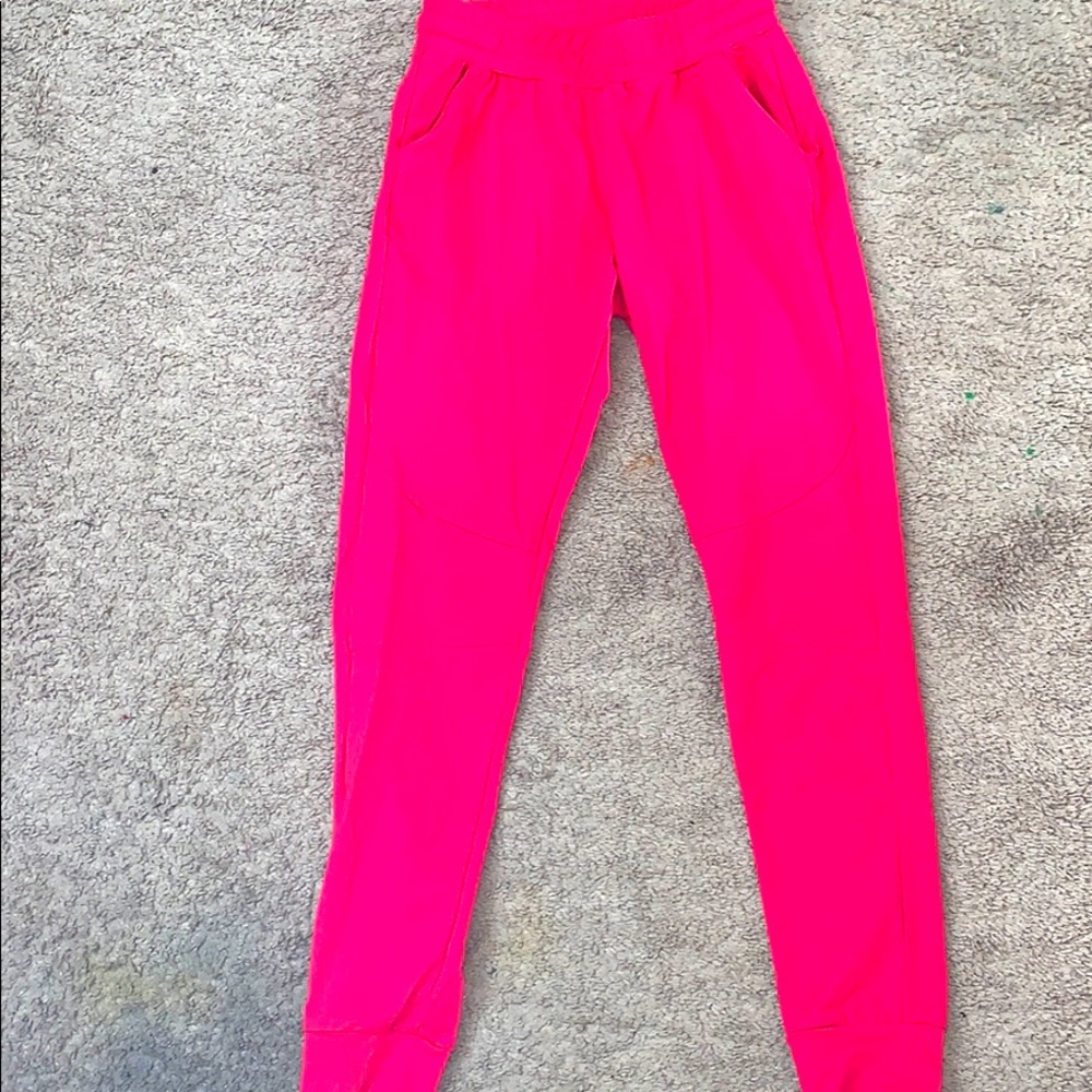 Buffbunny Hot pink joggers!